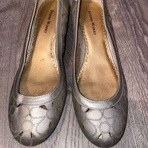 Studio Works round toe slip on shoes metallic silver, 2” stacked heel size 8.5